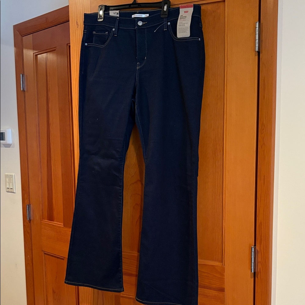 Levi’s NWT Women’s 16W Dark Blue Jeans